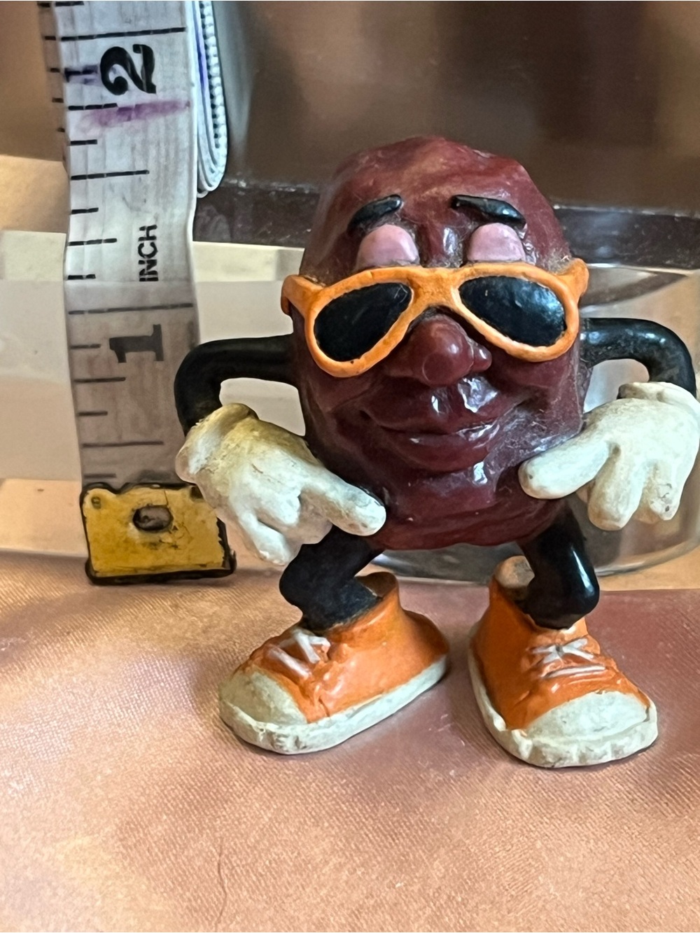 Vintage California Raisins 1987 Orange sunglasses and shoes! 2” Hands Down